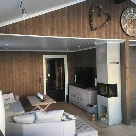 Med God Standard * Stranda (More og Romsdal)